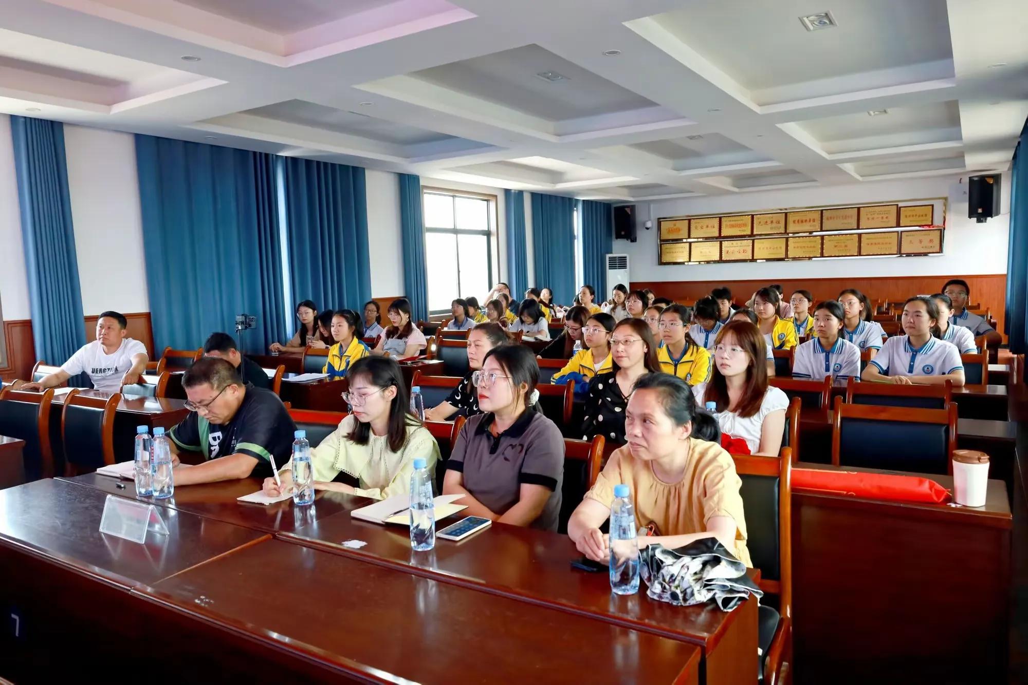 ������ʵ�������ѧ�������ʮ�˴δ��û���޹Ķ�У���ٰ�