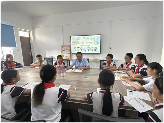 ������ڶ�Сѧ�ٰ�У԰С������̸��