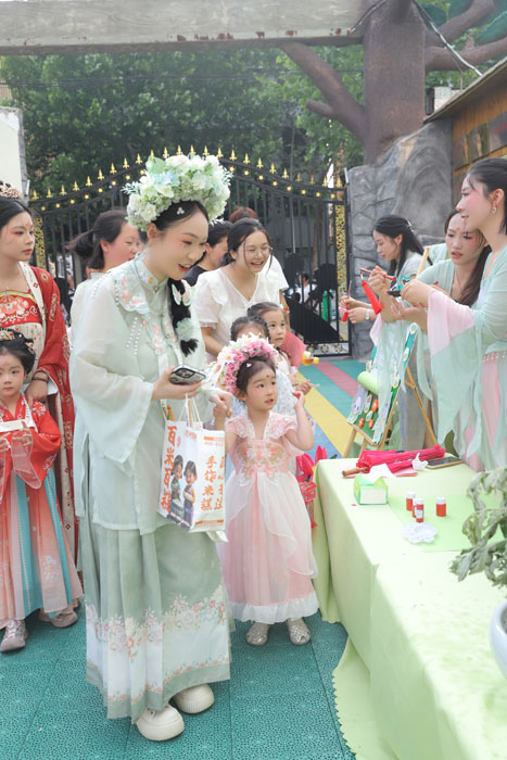 ���Ż�Ӫ�̻������������ڶ��׶�԰��չ������ͯȤ��������һ��������԰�