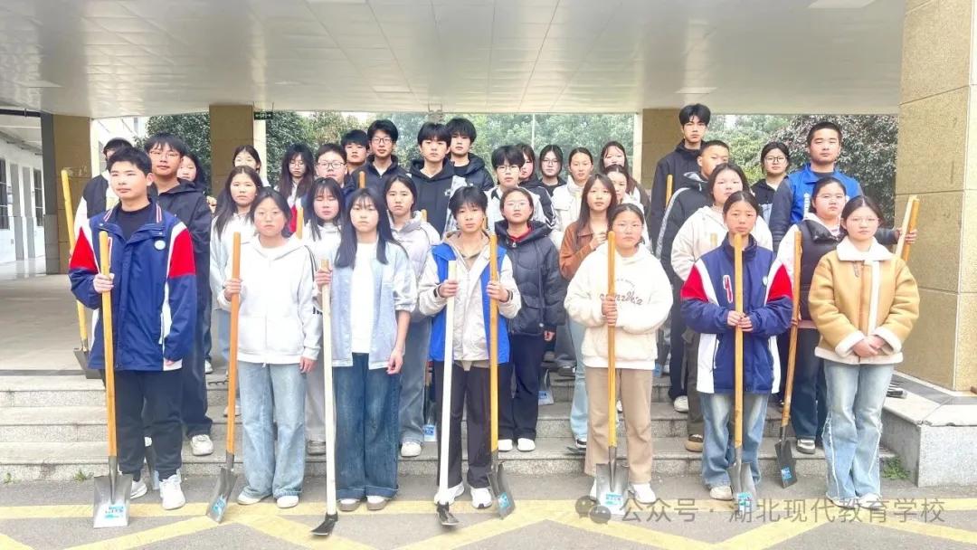 �����ִ�����ѧУ������һƬ�̵�  ������̬У԰