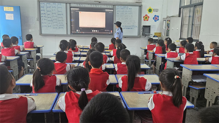 ���Ż�Ӫ�̻������ۿ���Сѧ��չ��а�̾�ʾ���������