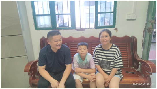 ���Ż�Ӫ�̻��������������ӵ�һСѧ��չ���ڷ���ˮʵ�ؼҷû