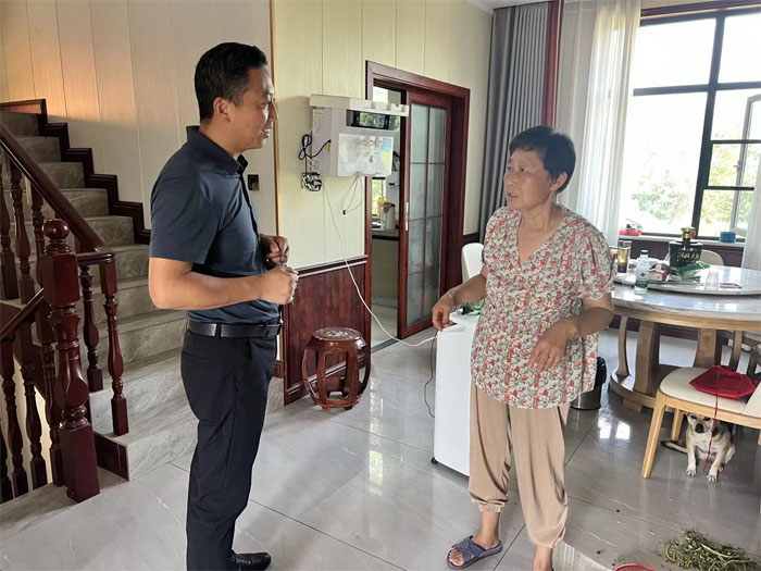 ���Ż�Ӫ�̻��������������ӵ�һСѧ����У����չ���ڷ���ˮ�ҷû