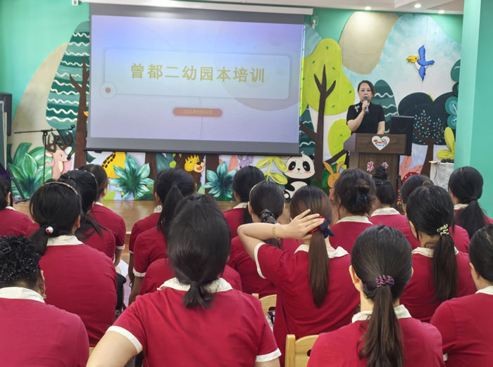 ���Ż�Ӫ�̻������������ڶ��׶�԰��չ��ѧ�ڽ�ʦ��ѵ