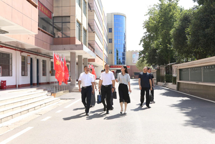 ���ض��и�����ӭ�쿪ѧ�ۺ϶���