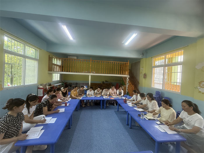 ���Ż�Ӫ�̻�����������Сѧ�׶�԰��չ���ڽ�ʦ��ѵ