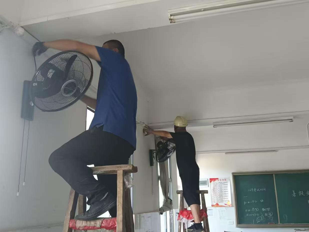 ��̶������ѧУ������֮���У԰  �����ػ�������