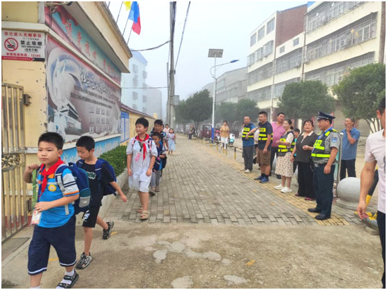 �򸣵�ũ������Сѧ��ϲӭ��ѧ�� ����������