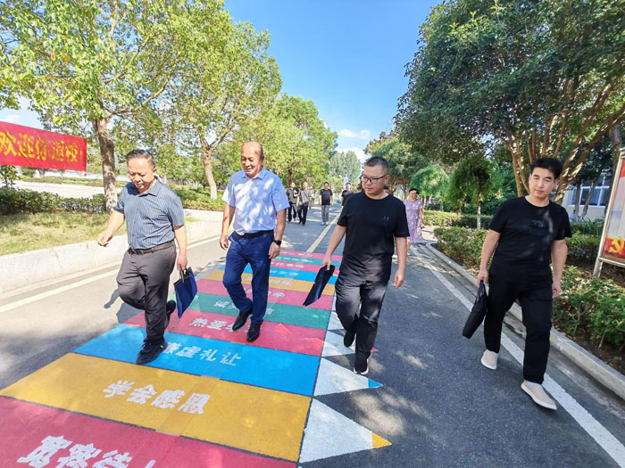 �½�������У԰��ȫ����  ȷ��ƽ������ѧ