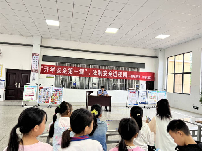 ���Ż�Ӫ�̻��������������ӵ�һСѧ����У����չ���ư�ȫ�����