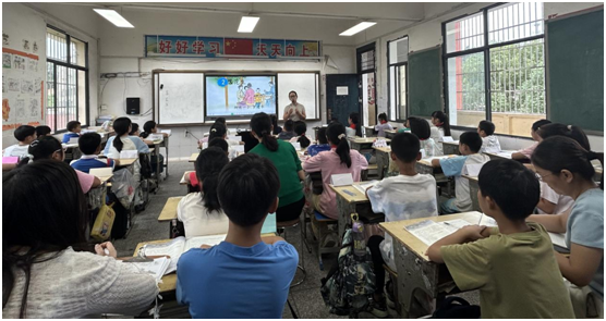 ������Сѧ�����忪չ���ĹǸɽ�ʦʾ���λ