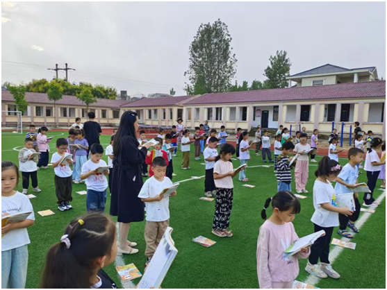 ���Ż�Ӫ�̻������ε�Сѧ��ׯУ����չ���Ķ������ɳ�������