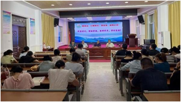 С��������ѧУ�ٿ���ҵ�๤������