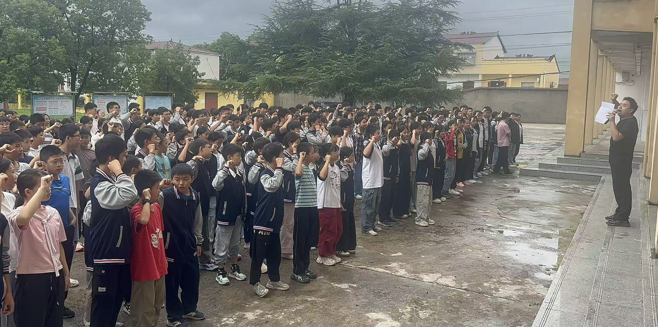 �򸣵�ũ������ѧУ��չ�����һ�ˡ�������������