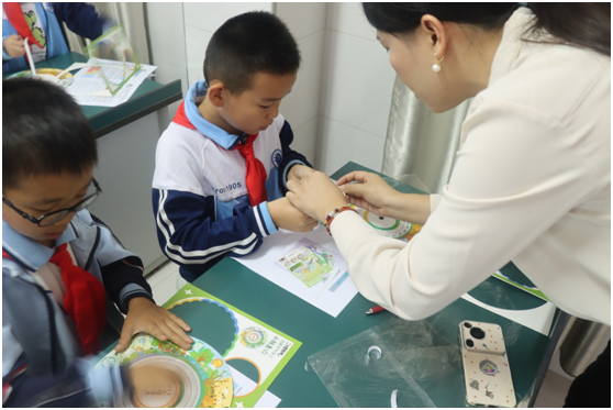 ���Ż�Ӫ�̻���������Сѧ�����塰2025��ȫ�������������ѧ�����ж���˳����չ