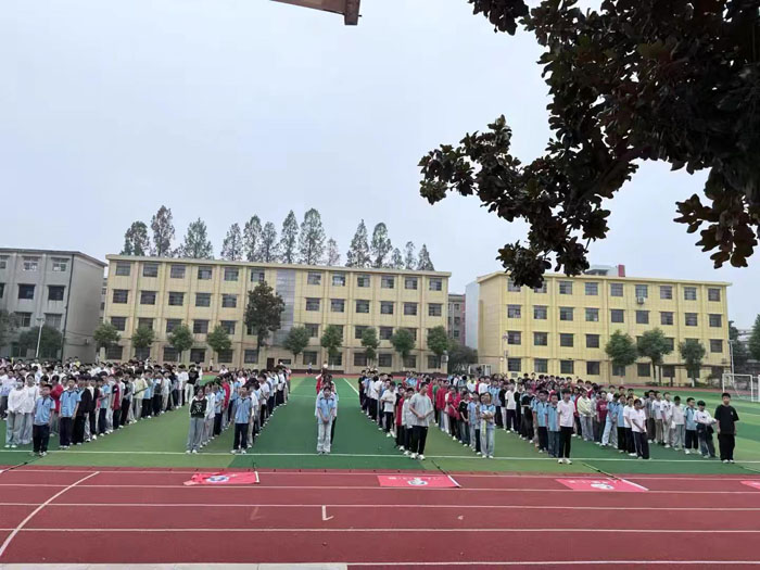 ����������ѧУ��չ�������������л��������һ�ˡ���������