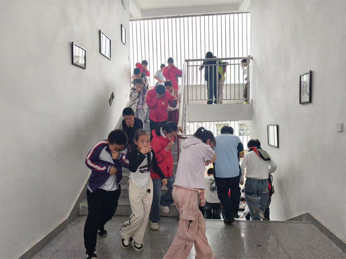 ��ɽ��ڶ�Сѧ��չ����Ӧ������