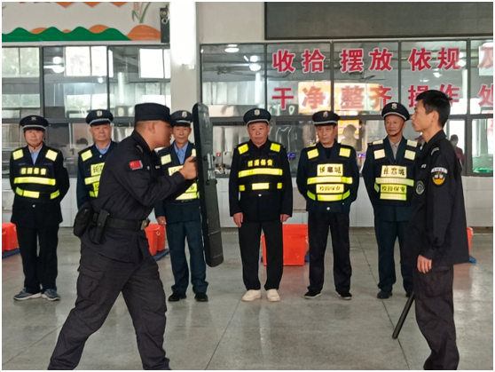 �ݵ�������ѧУ����У����ǿ����  ����У԰��ȫ��