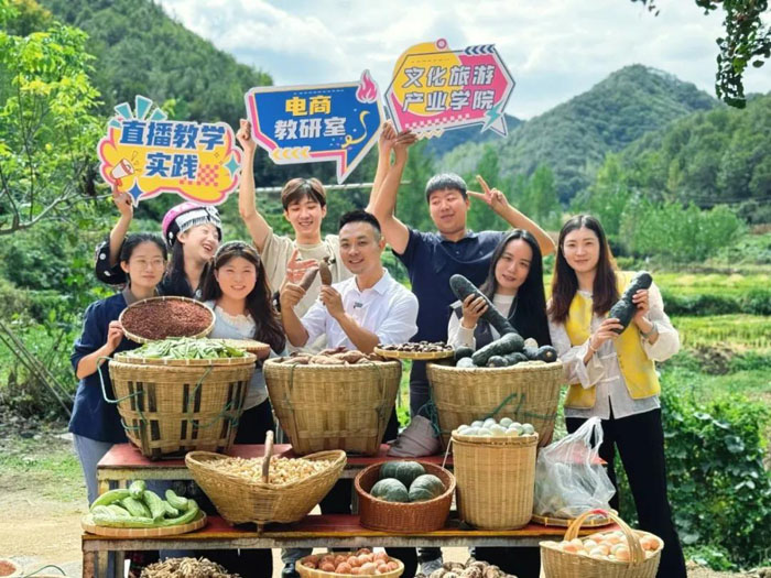 ����ְҵ����ѧԺ�Ļ����β�ҵѧԺʵ����ѧ�߽�������ý������