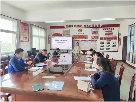 �򸣵�ũ������ѧУ��չ������ĥ�λ