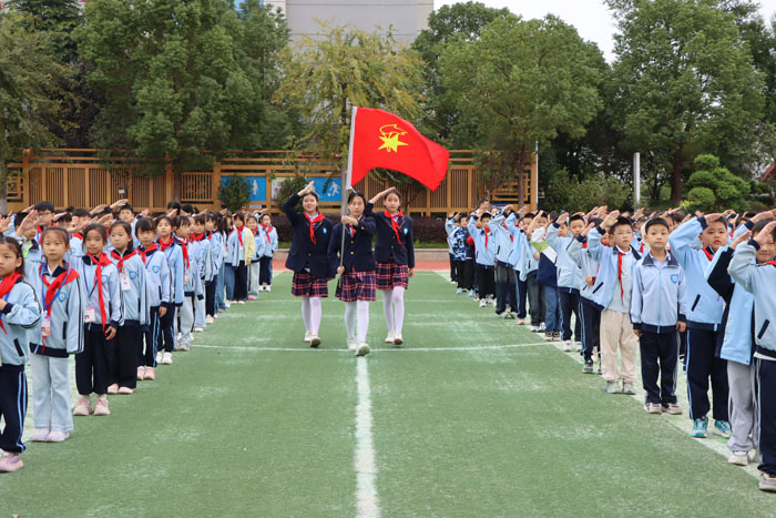 ���������ӵڶ�Сѧ��չ��ǿ���������ң�������ʱ���ö�Ա�����ȶӽ��Ӽ���������