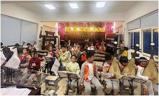 ������Сѧ����ѧ�����κ������ϵ