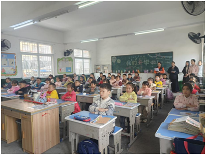 ������ڶ�Сѧ���п��ó���չʾ�