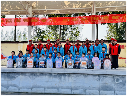 �����С���ũ��㡱���ݸɲ�־Ը������߽����زݵ�������Сѧ