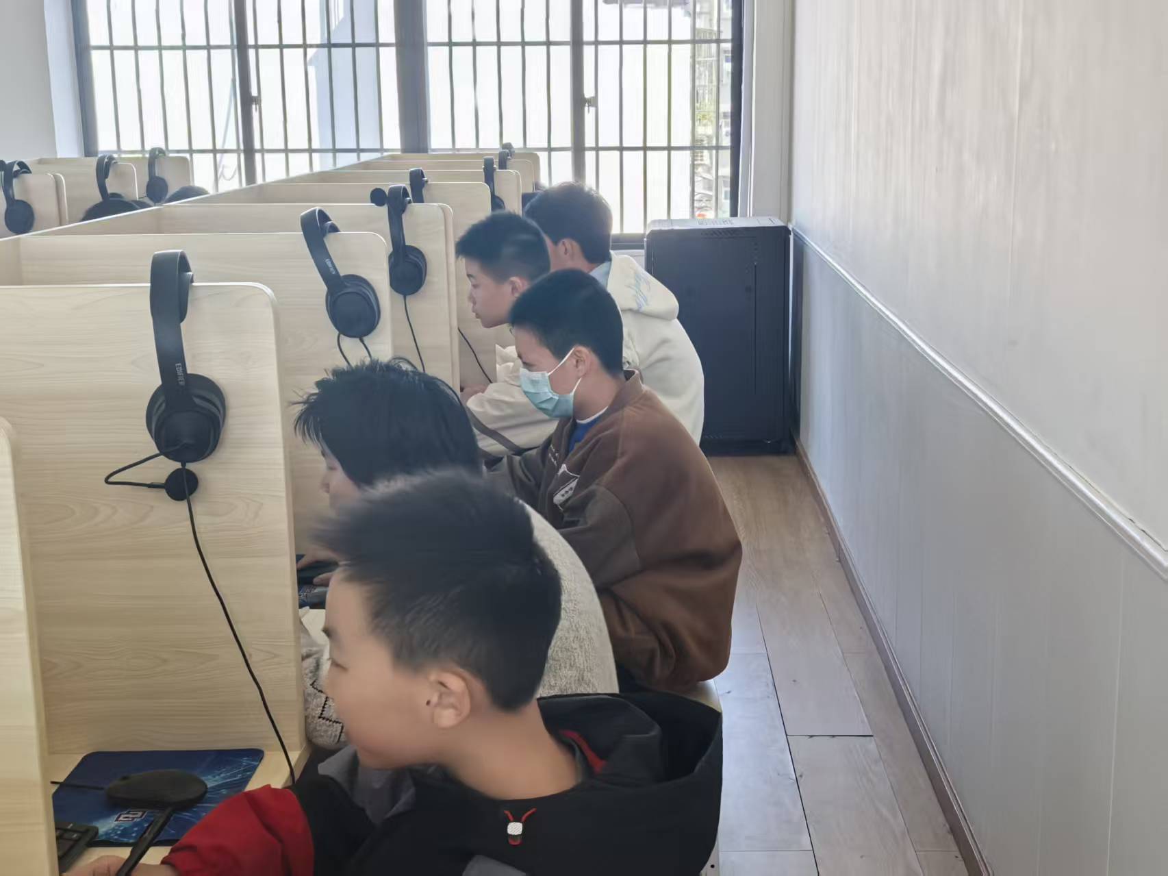 ���Ż�Ӫ�̻��������ѧУ������ѧ˼ά�˶���