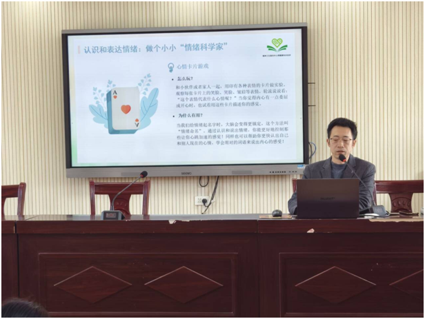 ���Ż�Ӫ�̻��������ӵ�һСѧ�ٰ�������������  ѧ�������ġ�С���ˡ�