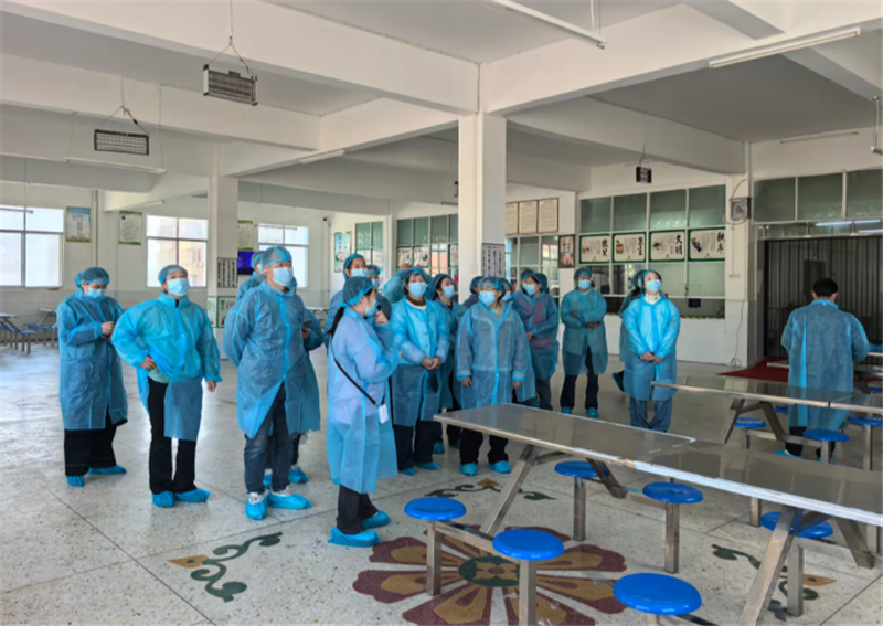 ͸����������룬����У԰��ʳ���ߡ��� �µ�������Сѧ�ҳ������վ۽���ʳ��ȫ