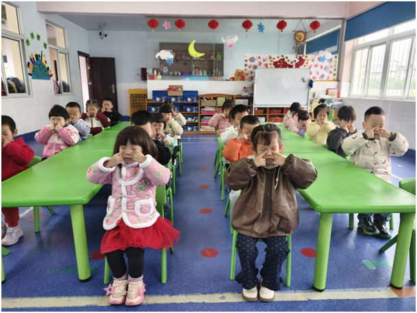 ���Ż�Ӫ�̻������ķ�ѧУ�����׶�԰��չ���ӷ���������������