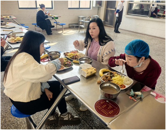 ������ɽ��ѧУ����ʳ������˫�ж��� ��У��������ȫ