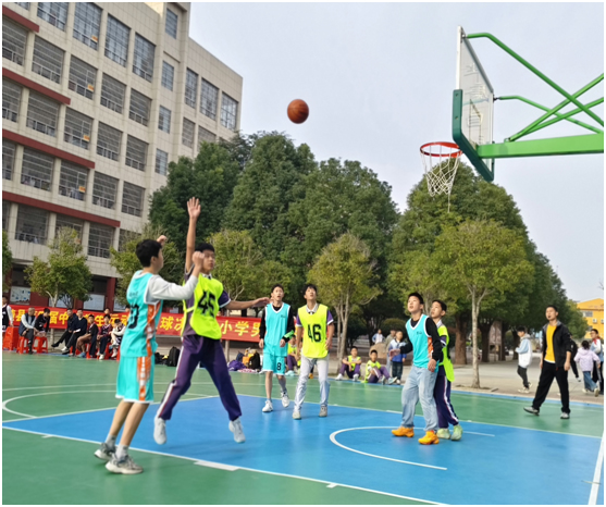 ���ص��Ľ���Сѧ���˶���Сѧ�������������Ļ