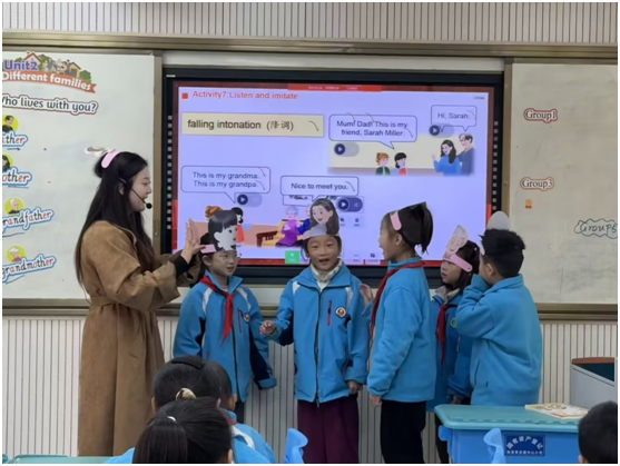 ���زݵ�������Сѧ��ʵ��չ�½�ʦ��̬�������