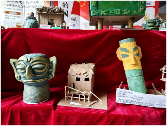 �������ĵ�ѧУ�ٰ������ɫ��ҵչ