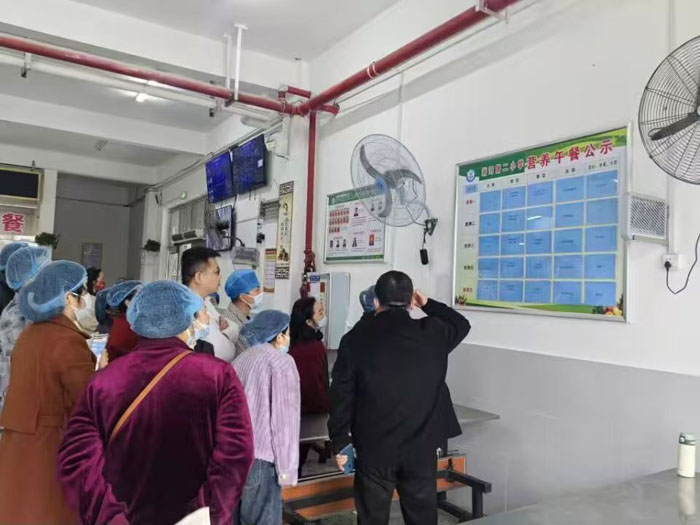 ���Ż�Ӫ�̻��������ӵڶ�Сѧ��չ��ѧ�ڵ�����ʳ�üҳ������ջ