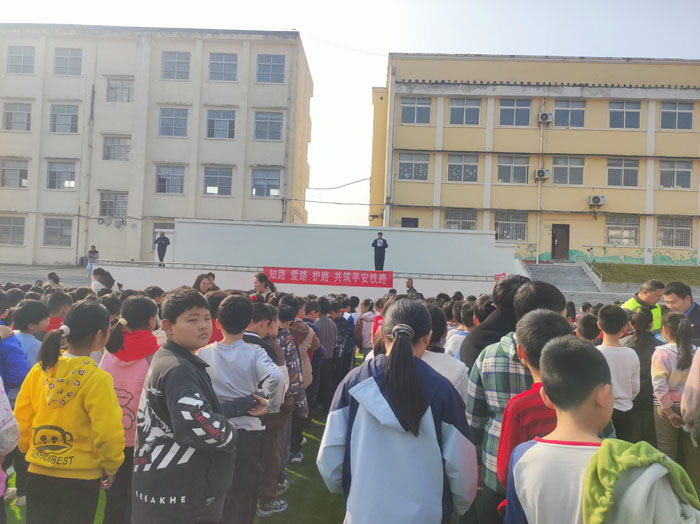 򸣵ũСѧ񾯽У԰·ȫӡļ