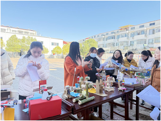 ɽСѧ׽ƼƷչȼУ԰