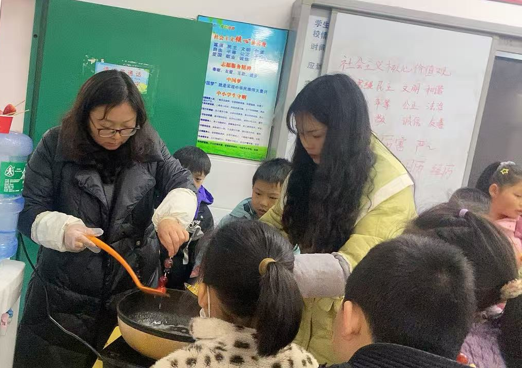 ���Ż�Ӫ�̻��������ѧУ��չ���Ǻ�«����ʵ���