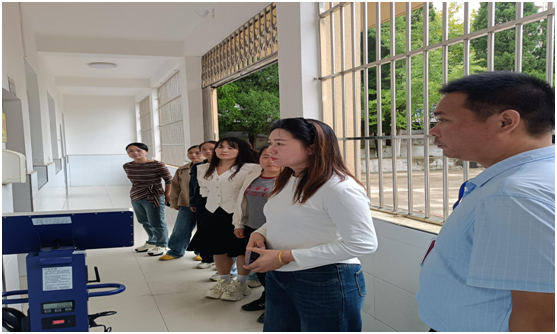 ���ظ߳���߳���Сѧ��УЭͬ����У԰��