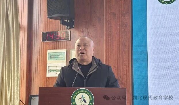 �����ִ�����ѧУ녺���̳���ڶ��ڣ�Բ����Ļ