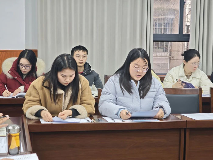 ���ݶ��о��������ʦ��̸��