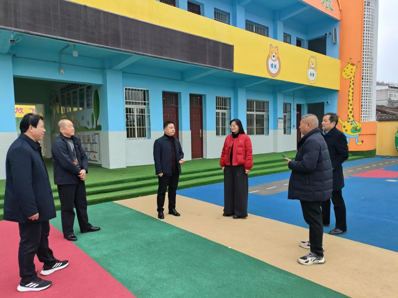 ���ؽ������쵼���������ѧУ��չ���ڰ�ȫר����