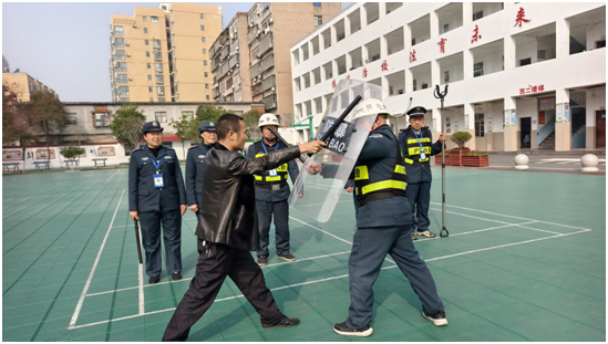 ������������Сѧ�����¶���ѵ��ʵУ԰��ȫ����