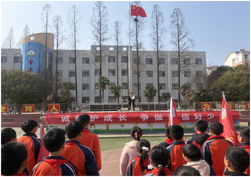 ��ɽ��Сѧ��չ��3��15�������Ļ���У԰����