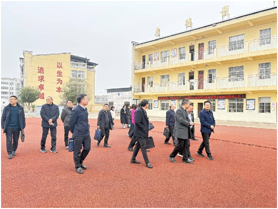 ����������ѧУӭ����ɽ�ؽ���ͬ�ʿ���ָ���Ķ�����