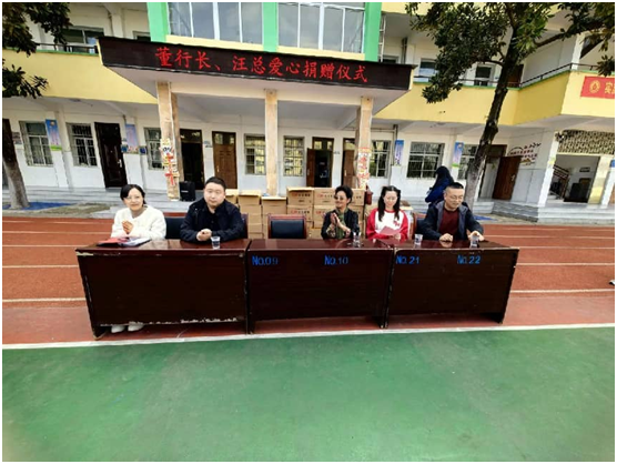 ����������Сѧ�����ľ���ůͯ�� ��ϵУ԰���ɳ�