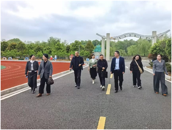 ���ؽ��������볤������Сѧ�׶�԰��չУ԰��������