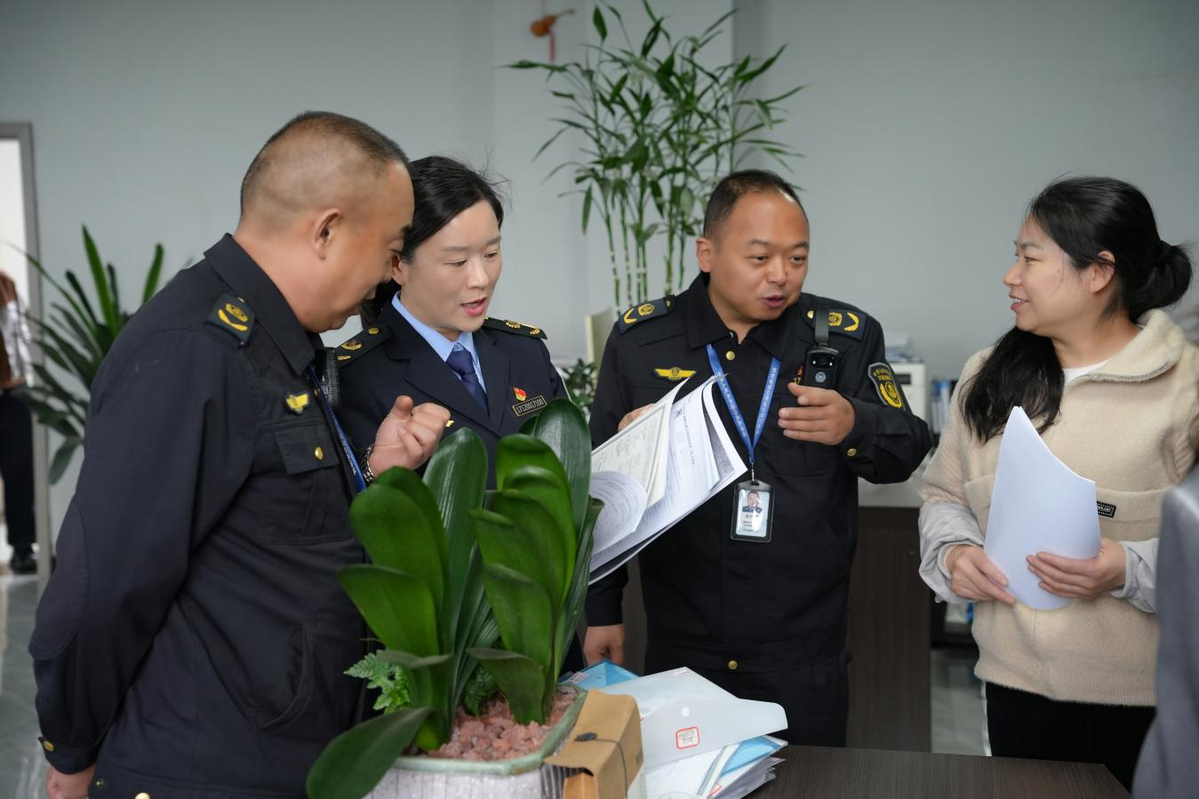 ����ʵ��������   ��������ٷ�չ ���� �����н�ͨ�����ۺ�ִ��֧���Ż�Ӫ�̻���������